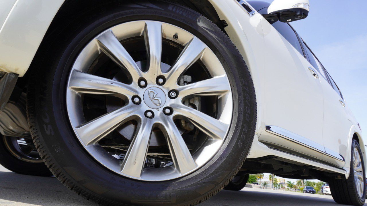 Used 2012 INFINITI QX56 2WD w/ Deluxe Touring Pkg image 11