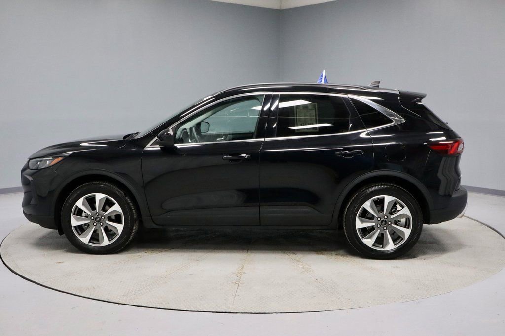 Used 2025 Ford Escape Platinum image 9