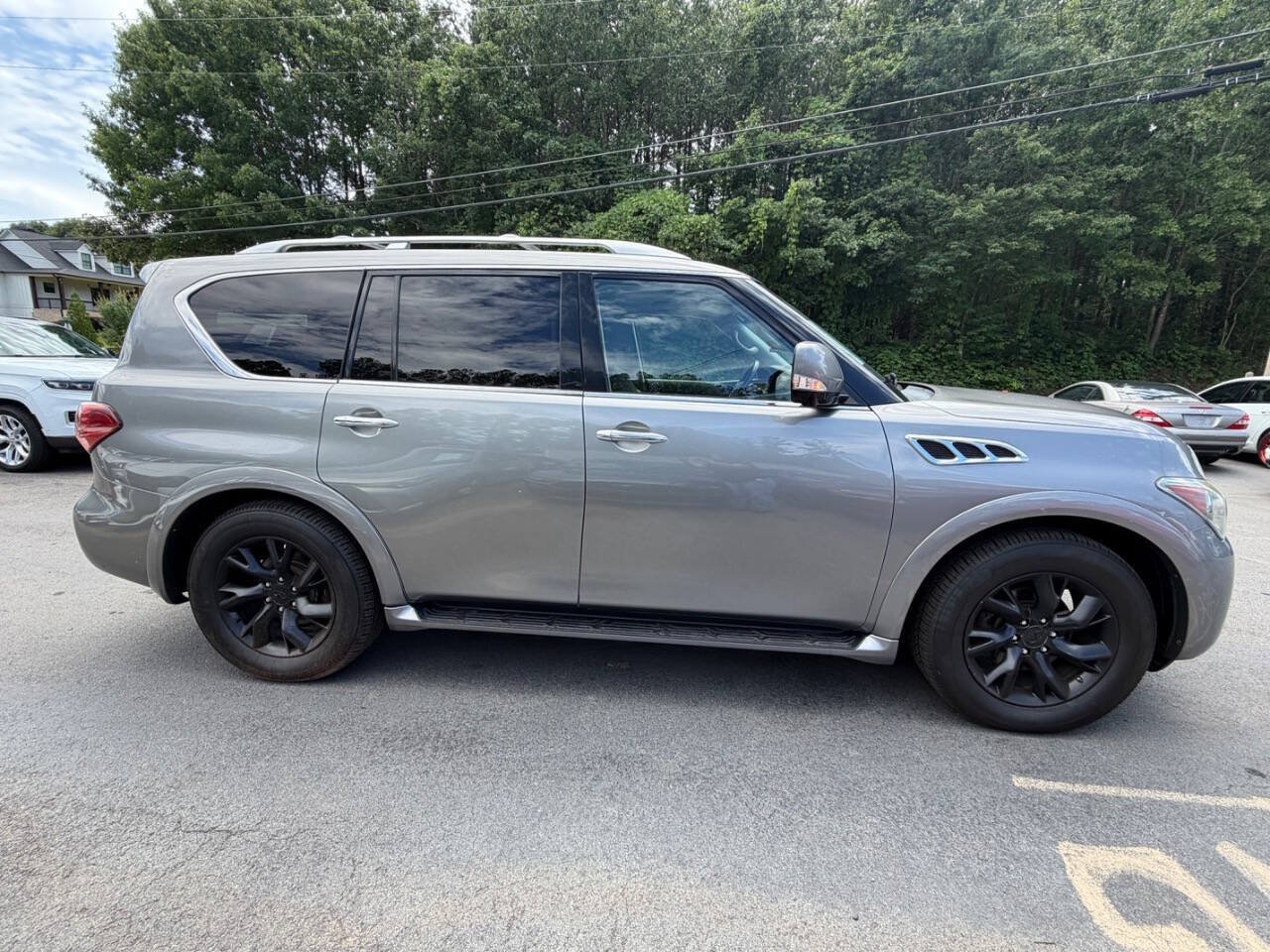 Used 2011 INFINITI QX56 4WD w/ Theater Pkg image 4