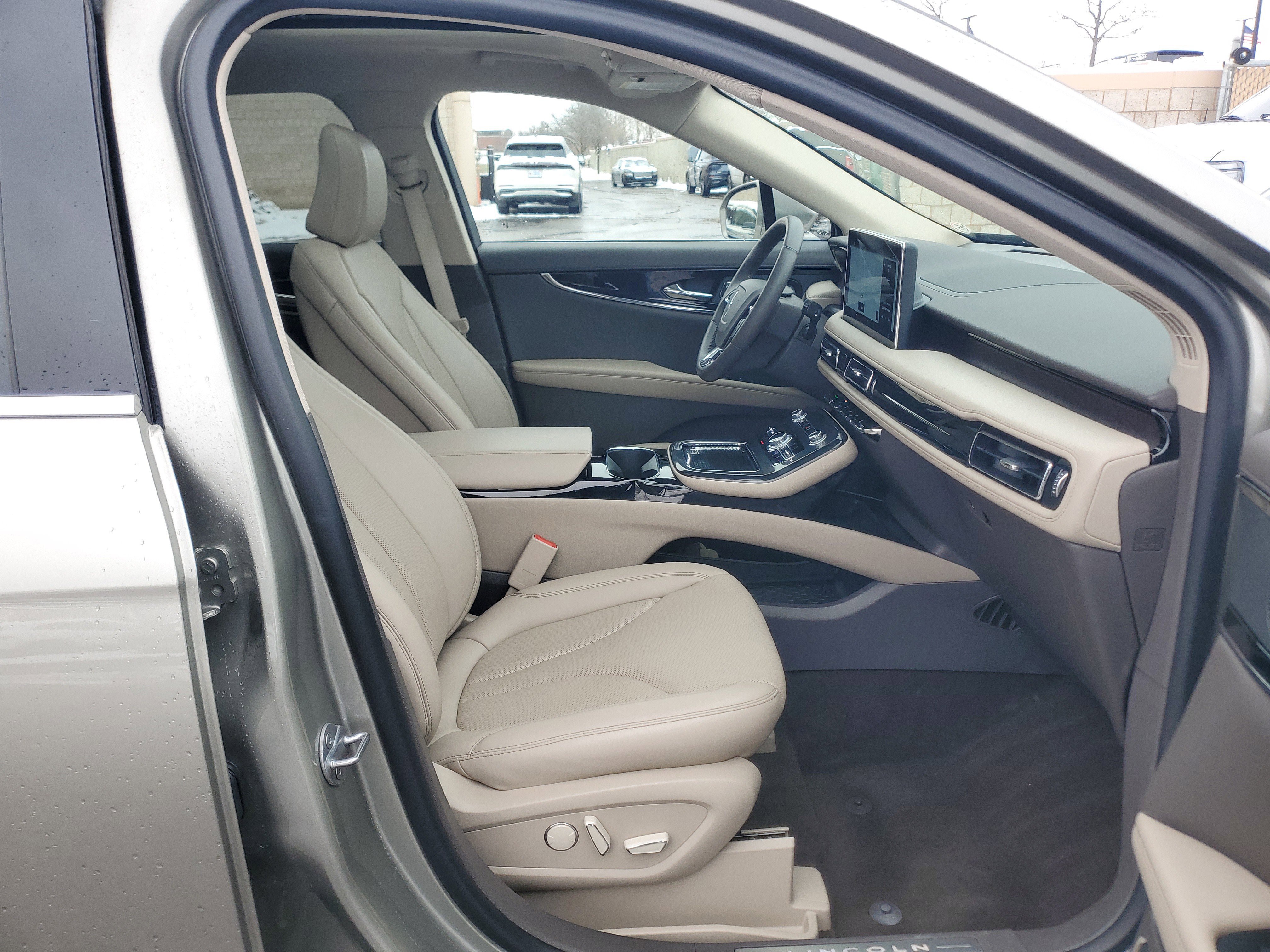 Used 2023 Lincoln Nautilus Reserve w/ Equipment Group 201A image 9