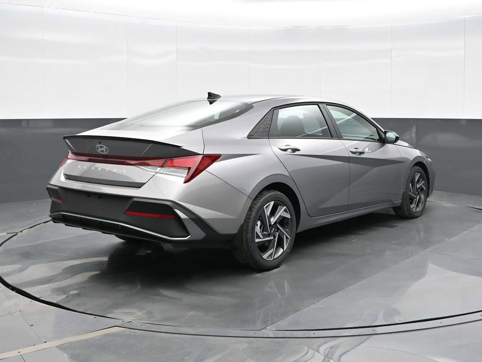 Certified 2025 Hyundai Elantra Sport image 7