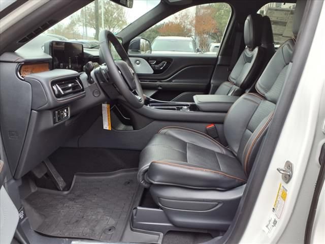 New 2025 Lincoln Aviator Black Label AWD/4WD image 12