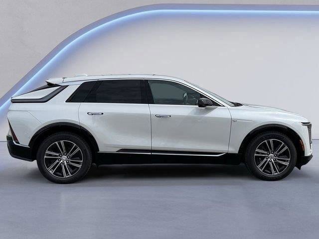 New 2025 Cadillac Lyriq Luxury image 2