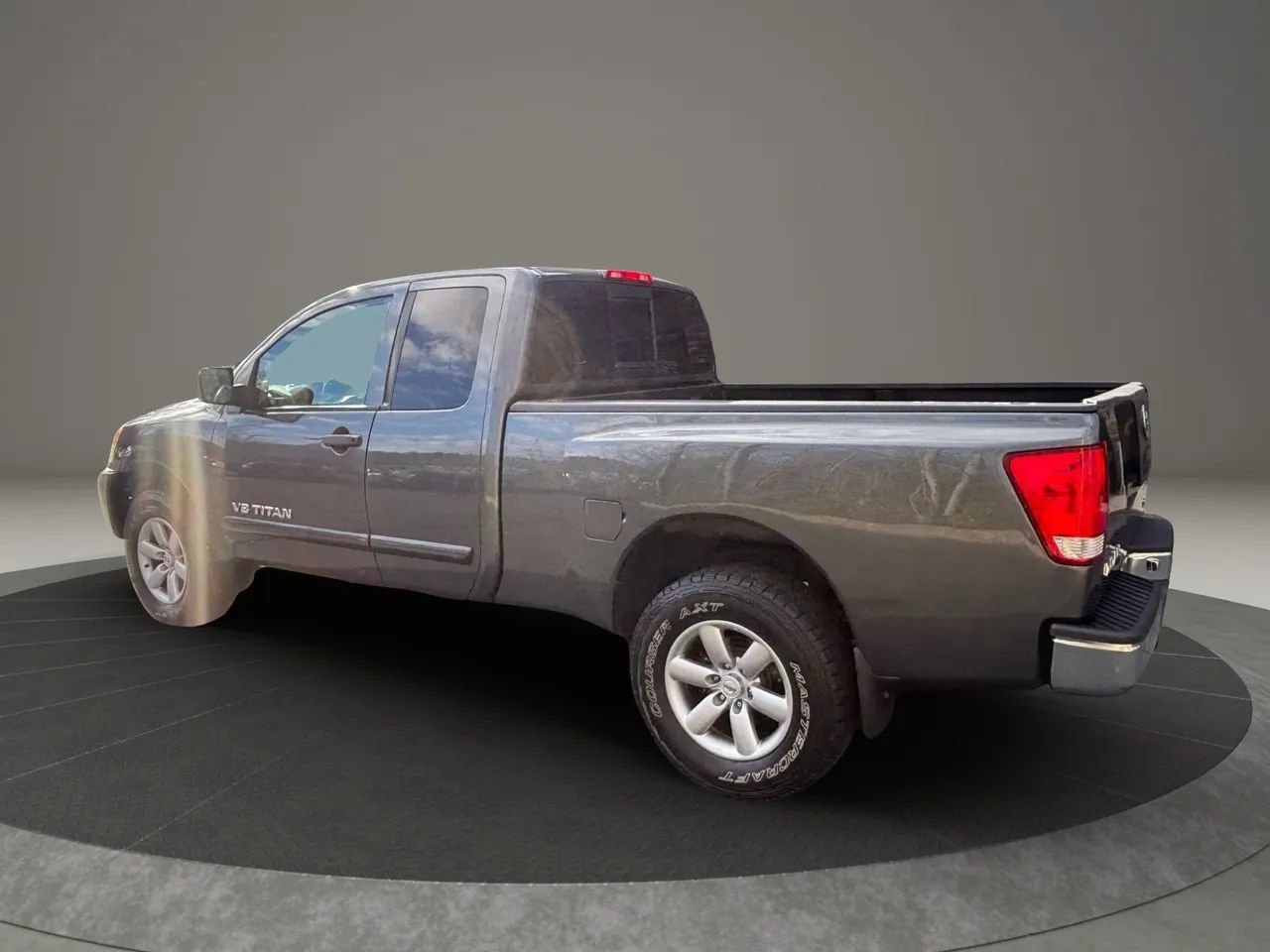 Used 2011 Nissan Titan SV w/ SV Value Truck Pkg image 12