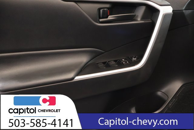 Used 2022 Toyota RAV4 LE AWD/4WD image 11