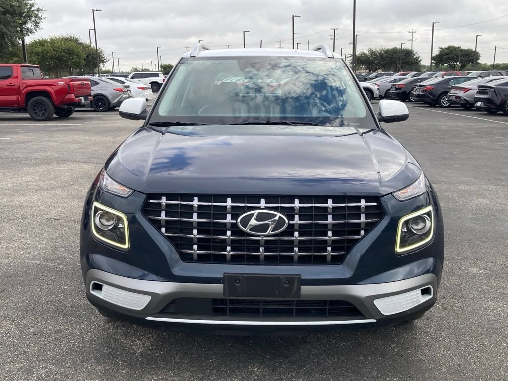 Used 2025 Hyundai Venue Limited FWD image 2