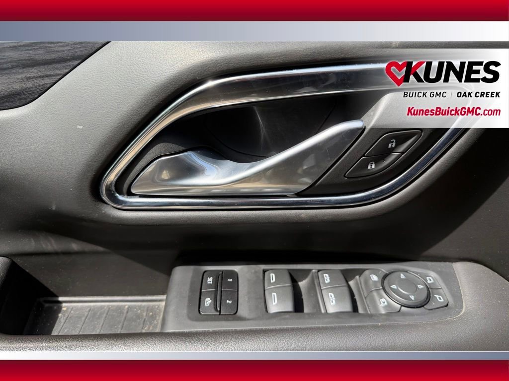 Used 2023 GMC Yukon SLT w/ SLT Premium Package AWD/4WD image 12