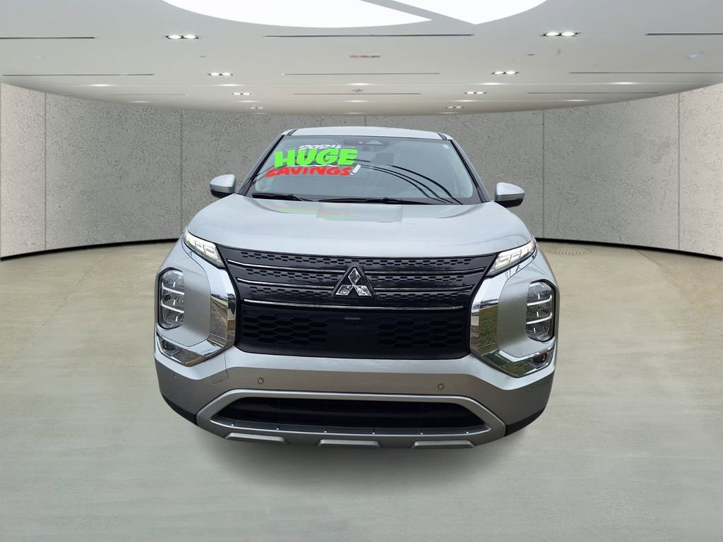 Used 2024 Mitsubishi Outlander SE Black Edition image 7