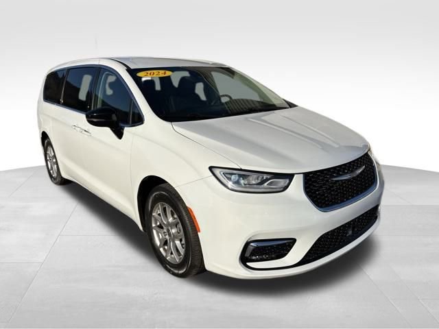 Used 2024 Chrysler Pacifica Touring-L image 8