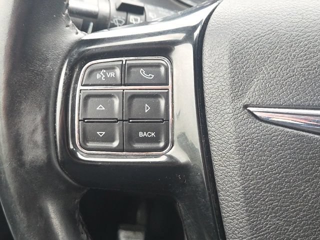 Used 2015 Chrysler Town & Country S FWD image 36
