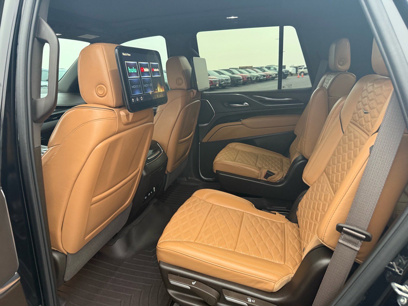 Used 2023 Cadillac Escalade Premium Luxury w/ Performance Package image 13