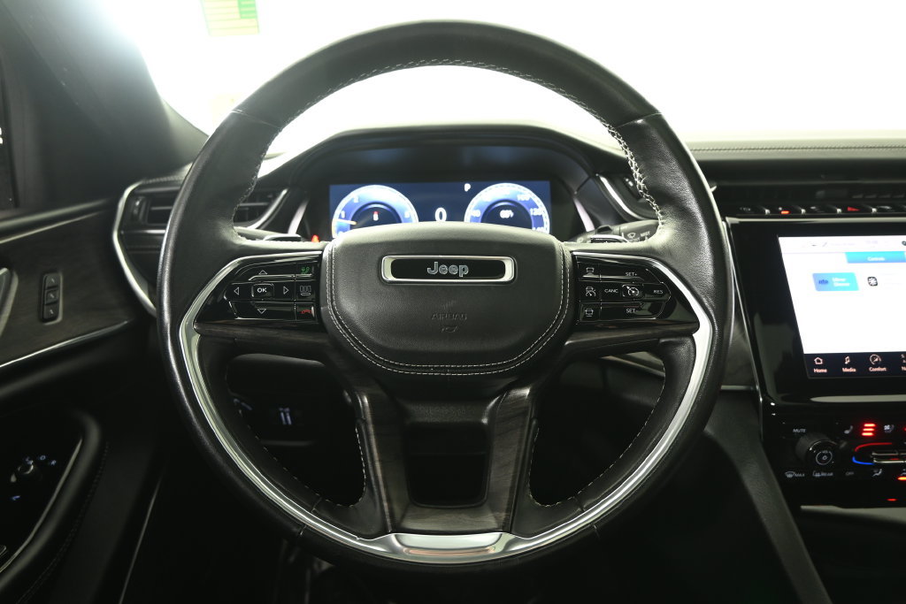 Used 2022 Jeep Grand Cherokee Overland AWD/4WD image 34