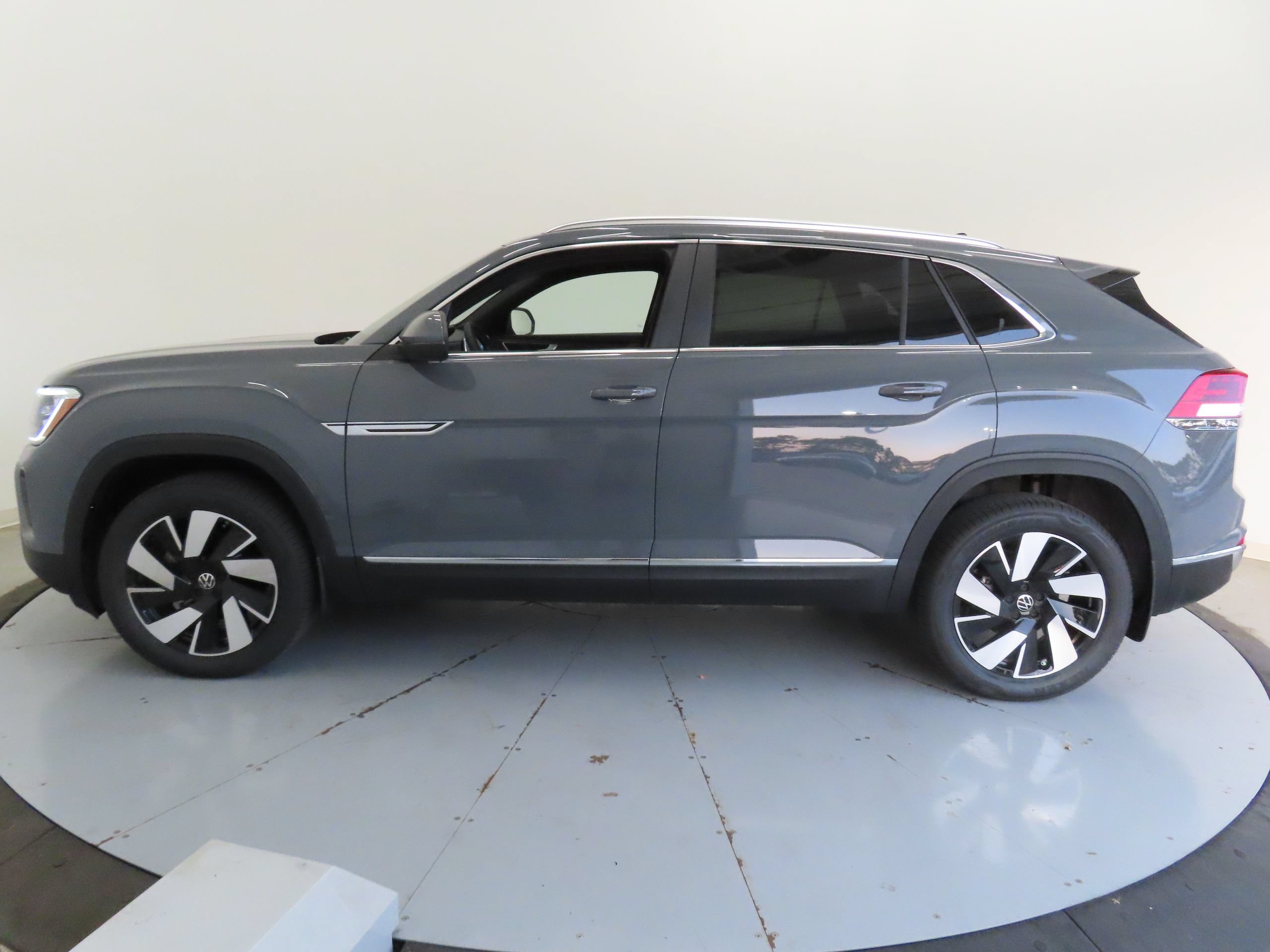New 2026 Volkswagen Atlas Cross Sport SEL AWD/4WD image 7