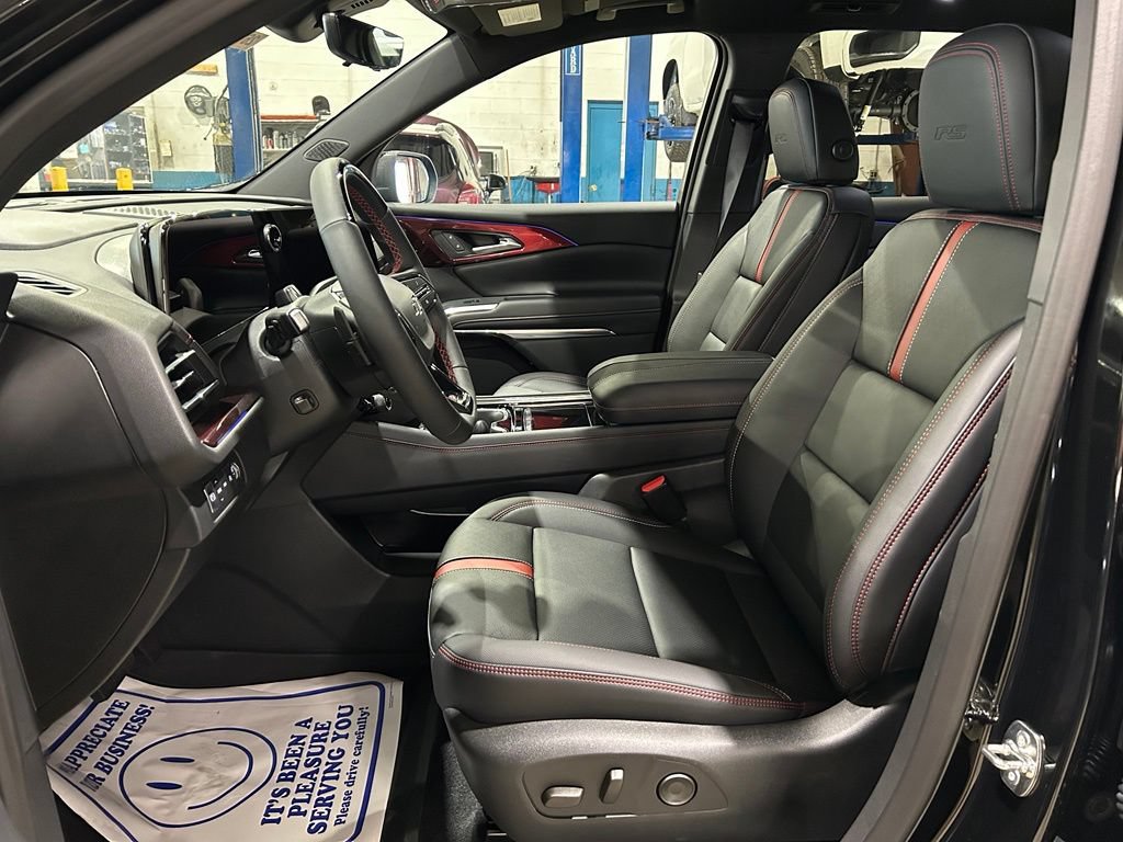 New 2026 Chevrolet Traverse RS w/ LPO, Floor Liner Package AWD/4WD image 23