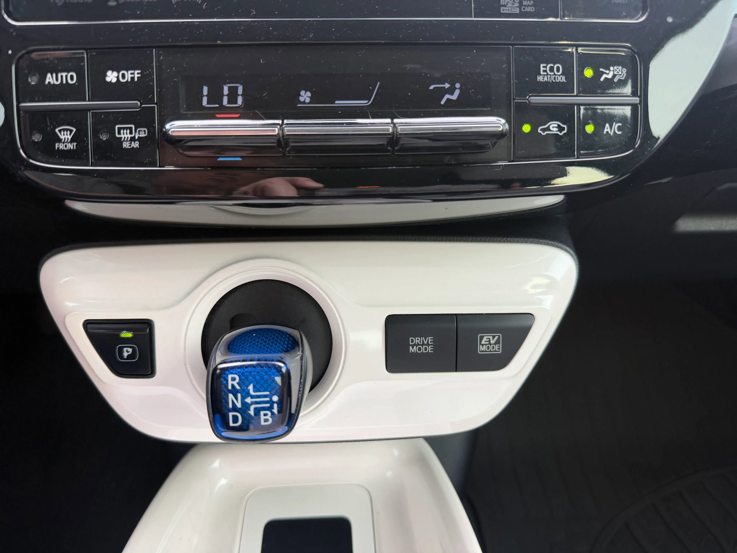 Used 2016 Toyota Prius Four Touring image 8