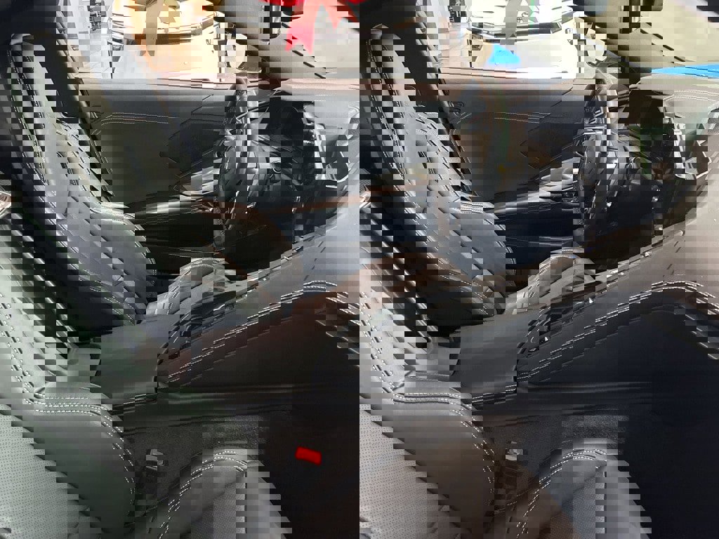 Used 2024 Chevrolet Corvette Stingray Coupe w/ Z51 Performance Package image 4