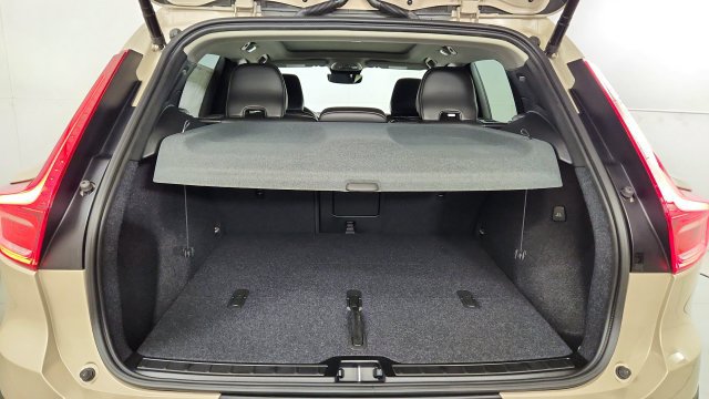 New 2026 Volvo XC40 B5 Plus w/ Protection Package Premier AWD/4WD image 38