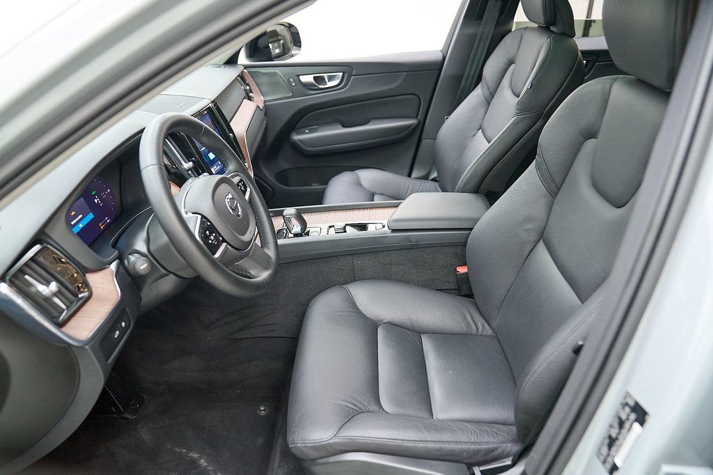 Certified 2024 Volvo XC60 T8 Plus AWD/4WD image 13