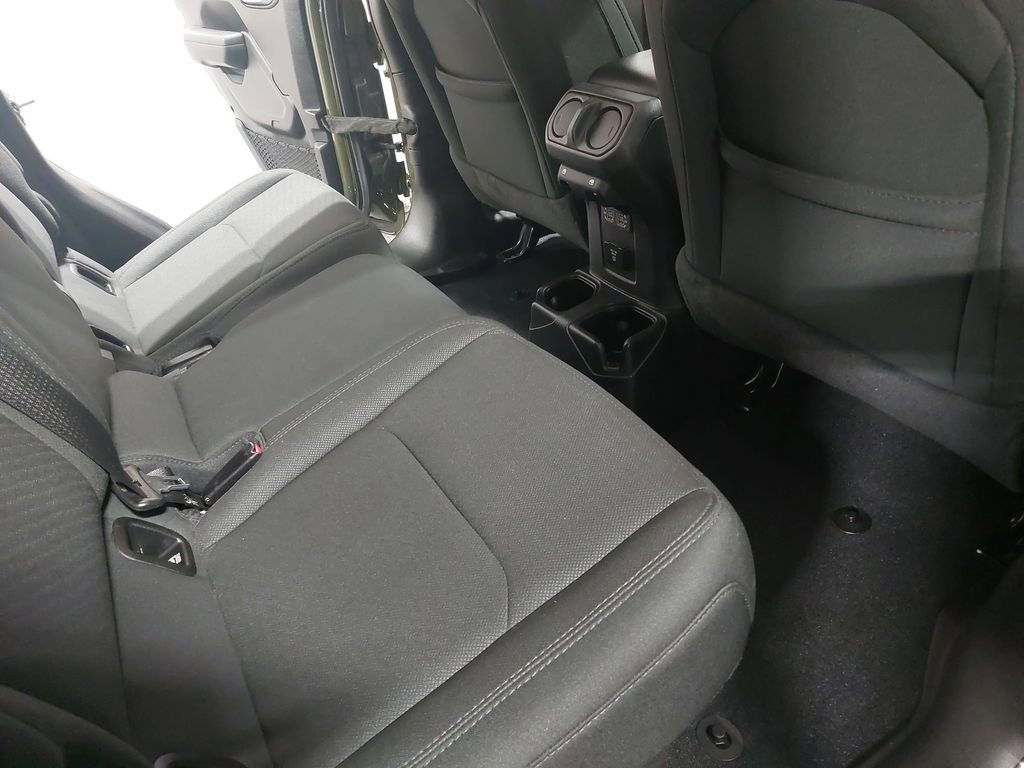 Used 2022 Jeep Gladiator Sport image 11