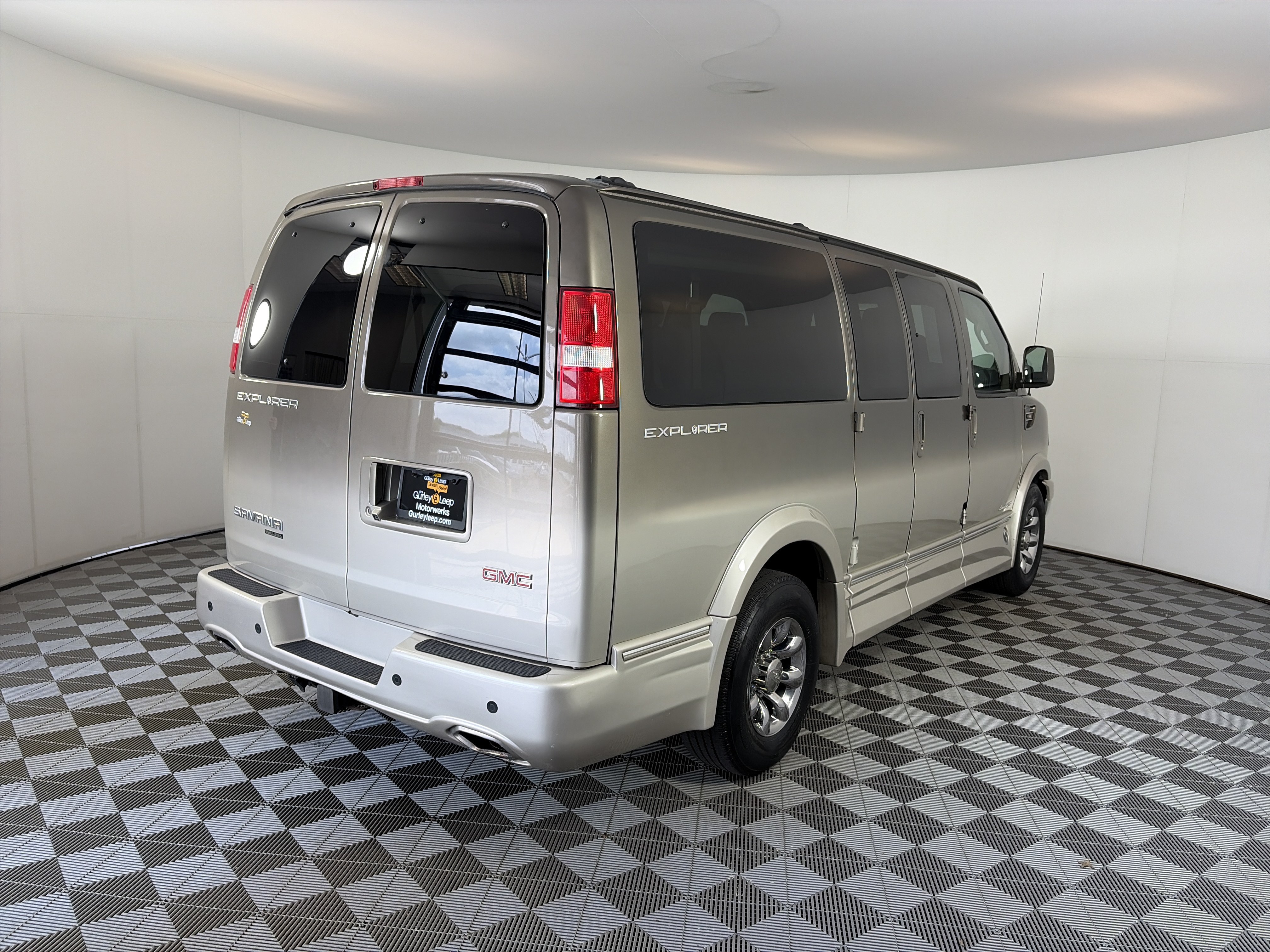 Used 2016 GMC Savana 2500 RWD image 10