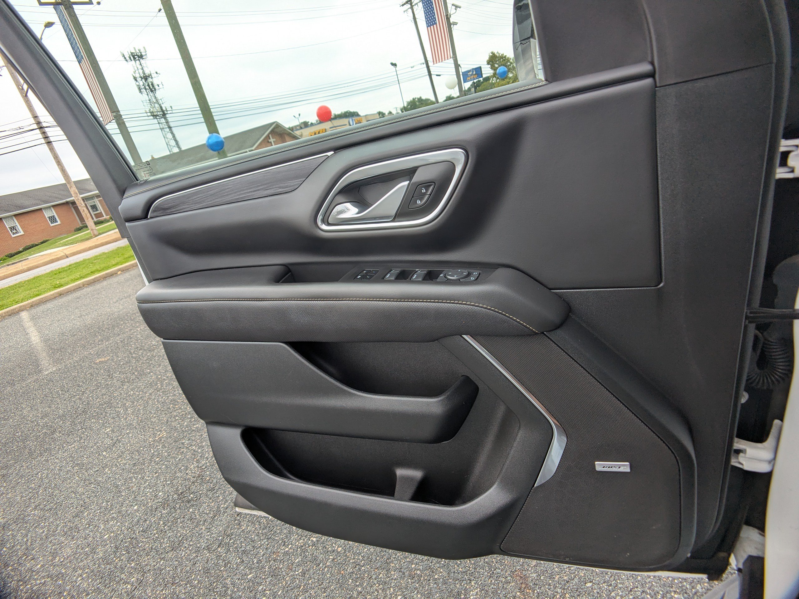 Used 2024 GMC Yukon XL SLT AWD/4WD image 26