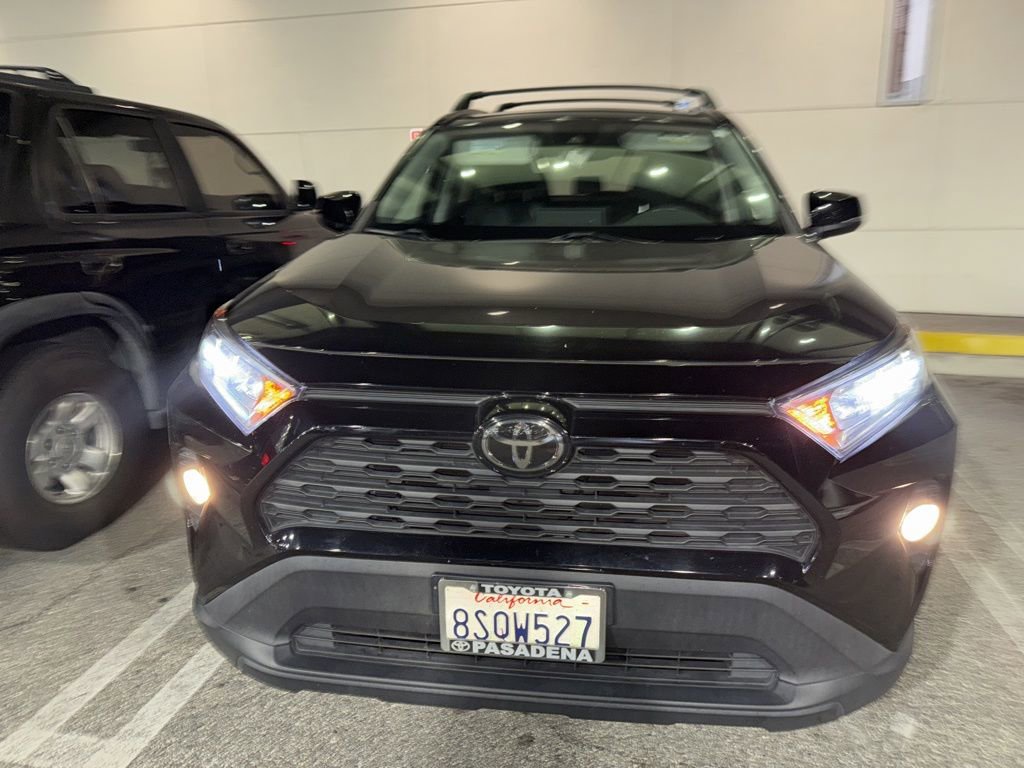 Used 2020 Toyota RAV4 XLE Premium image 3