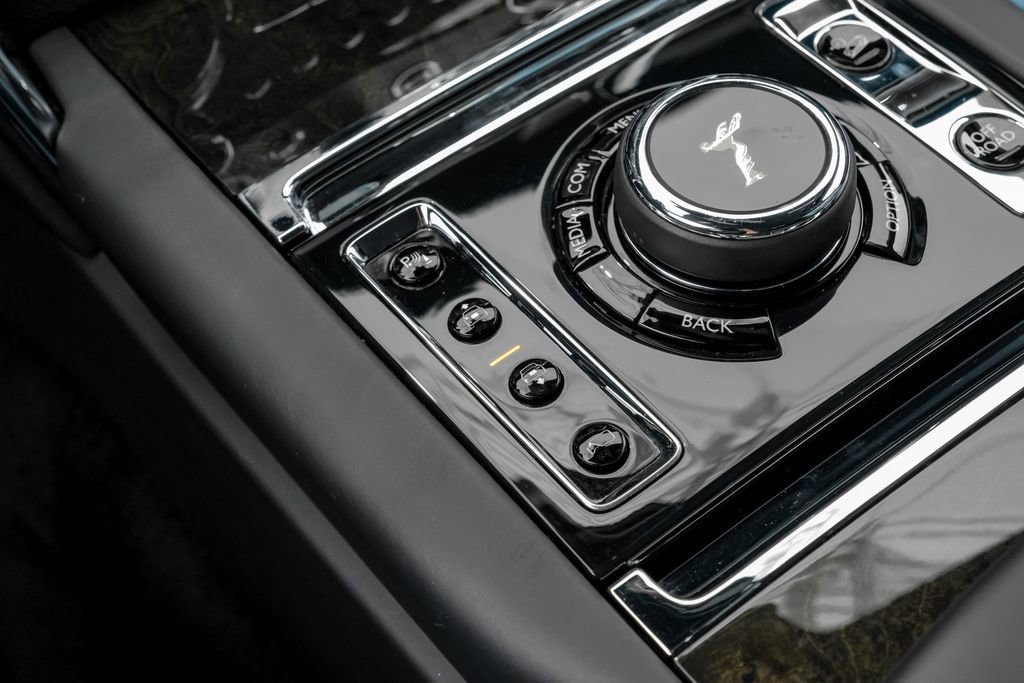 Used 2022 Rolls-Royce Cullinan w/ Cullinan Package image 22