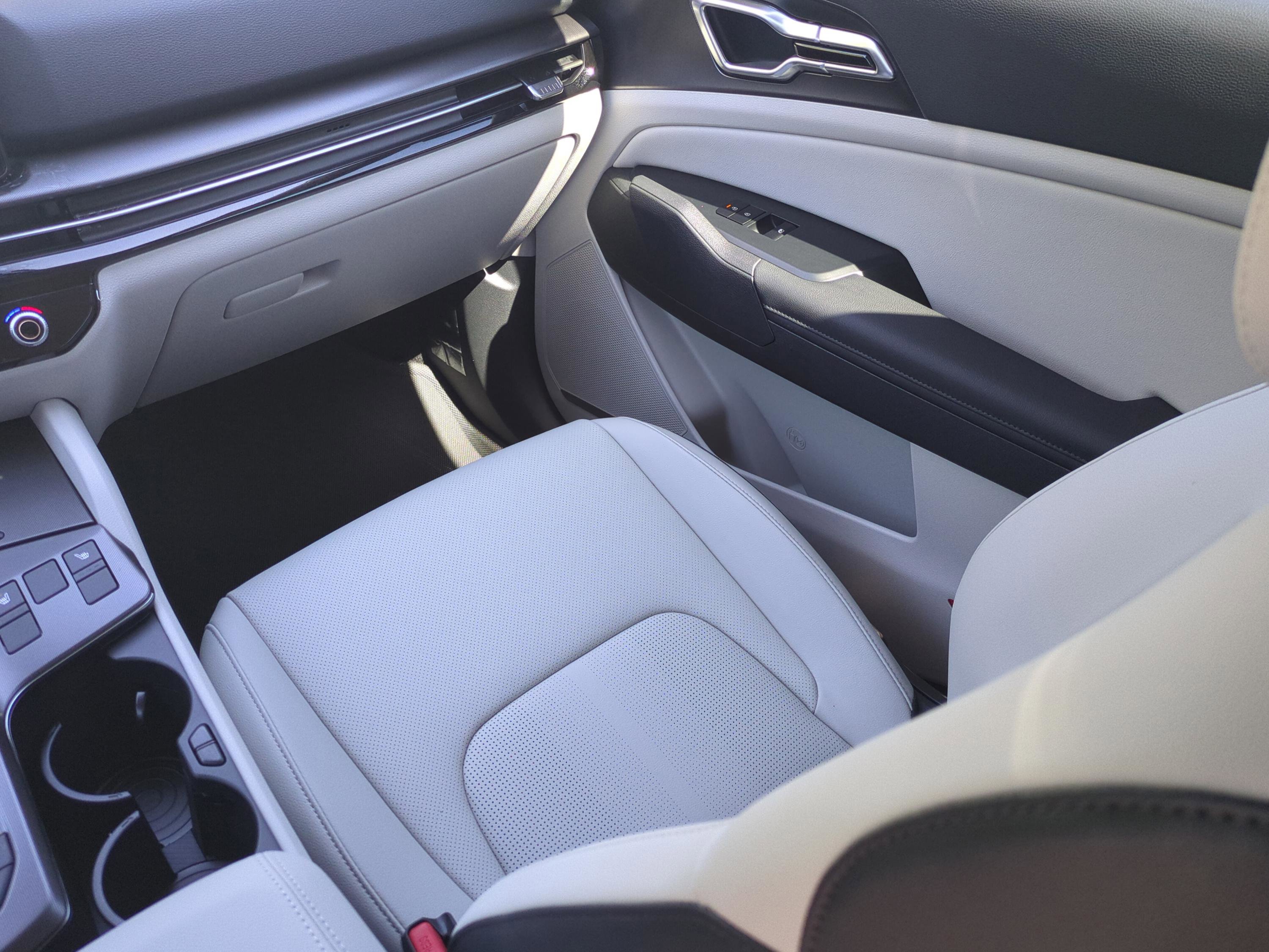 New 2026 Kia Sportage EX image 16