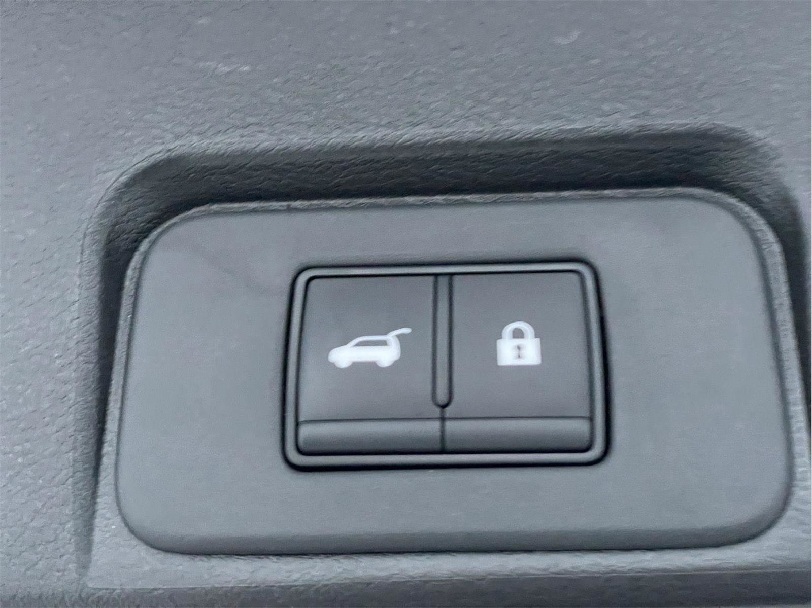 Used 2025 Nissan Rogue SV image 10