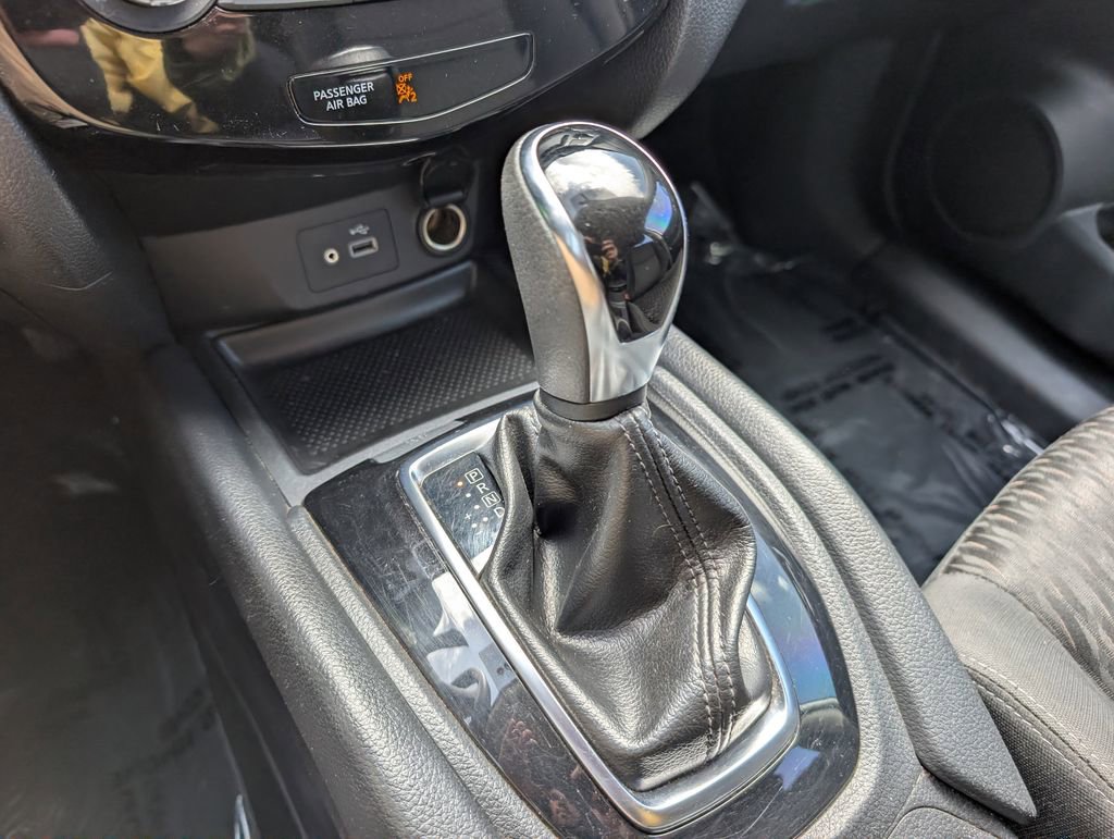 Used 2018 Nissan Rogue S image 18