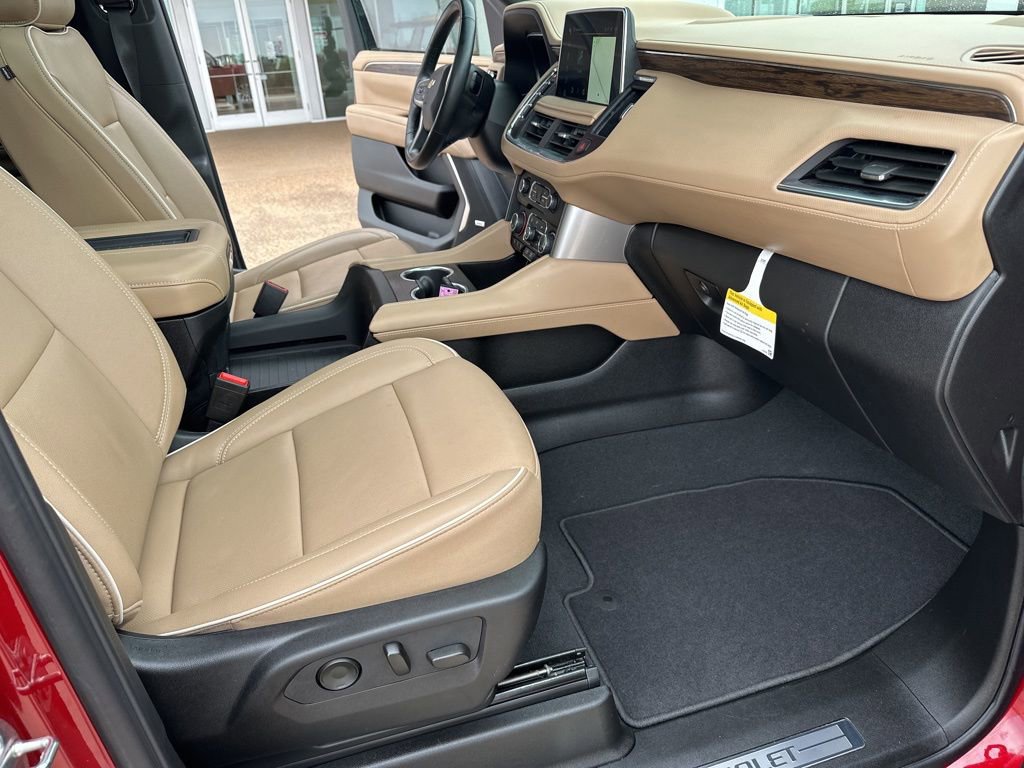 Used 2024 Chevrolet Suburban Premier w/ Premium Package RWD image 21