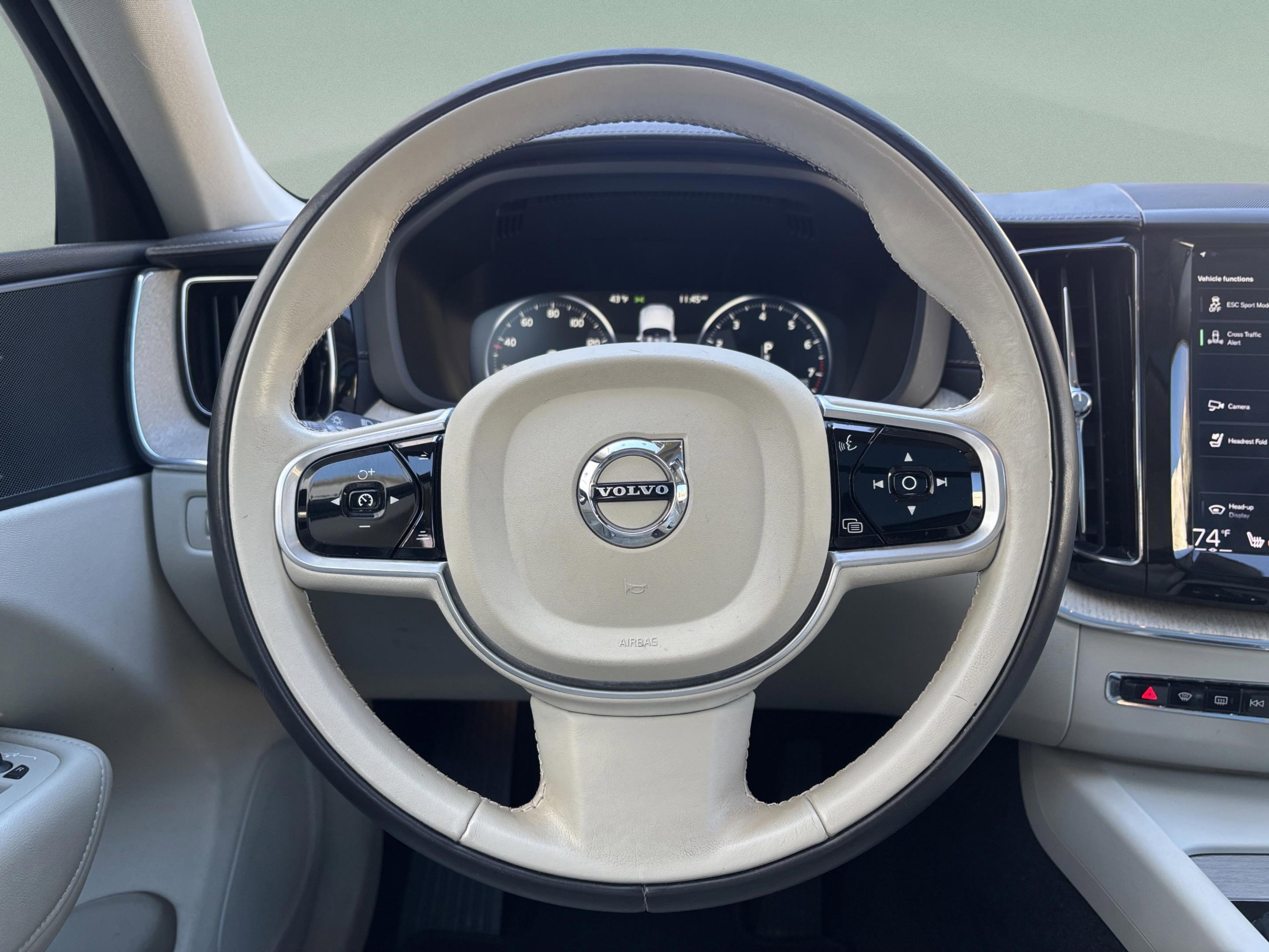 Used 2018 Volvo XC60 T6 Inscription w/ Luxury Seat Package image 9