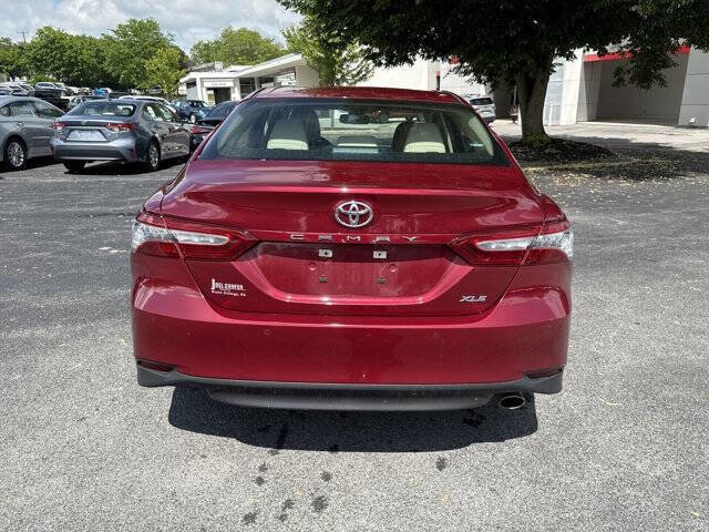 Used 2018 Toyota Camry XLE image 10
