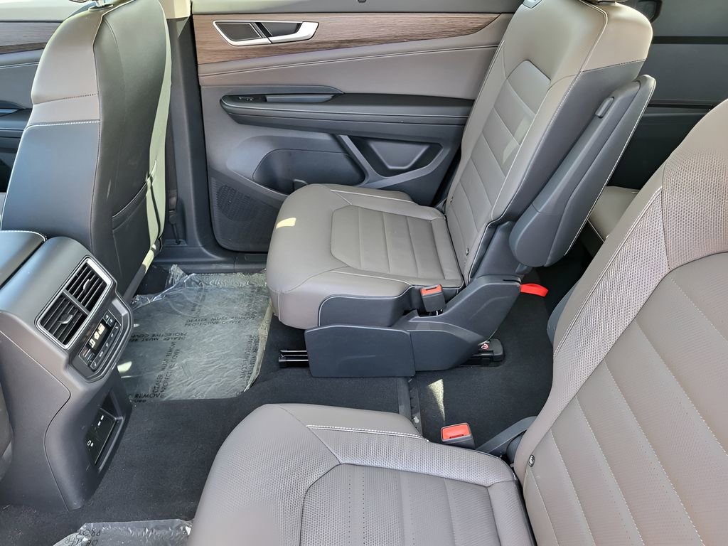 Used 2025 Volkswagen Atlas SEL AWD/4WD image 11
