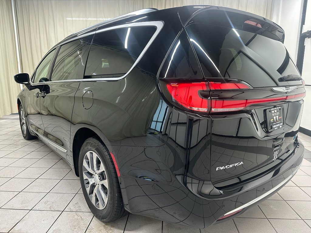 Used 2025 Chrysler Pacifica Pinnacle image 9