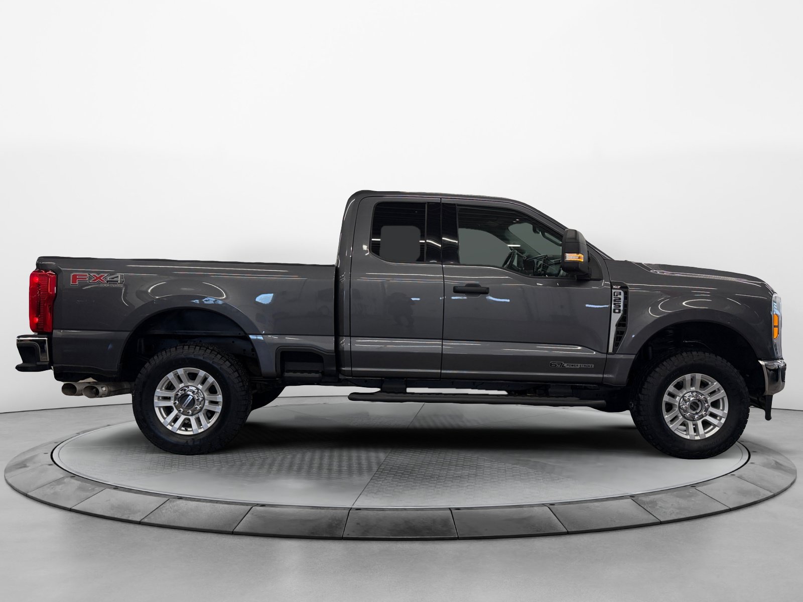 Used 2023 Ford F250 XLT w/ FX4 Off-Road Package AWD/4WD image 2