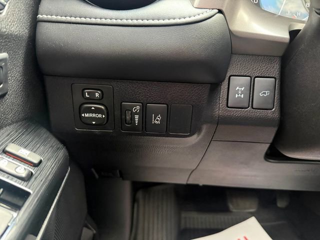 Used 2017 Toyota RAV4 Limited AWD/4WD image 19