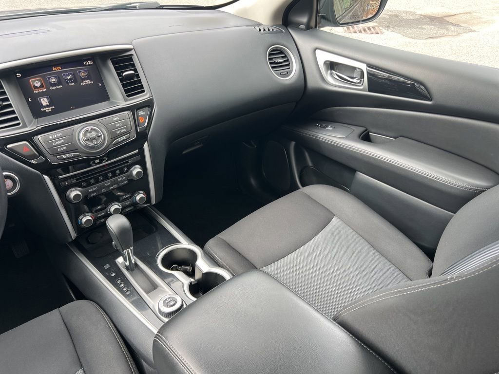 Used 2020 Nissan Pathfinder SV image 24
