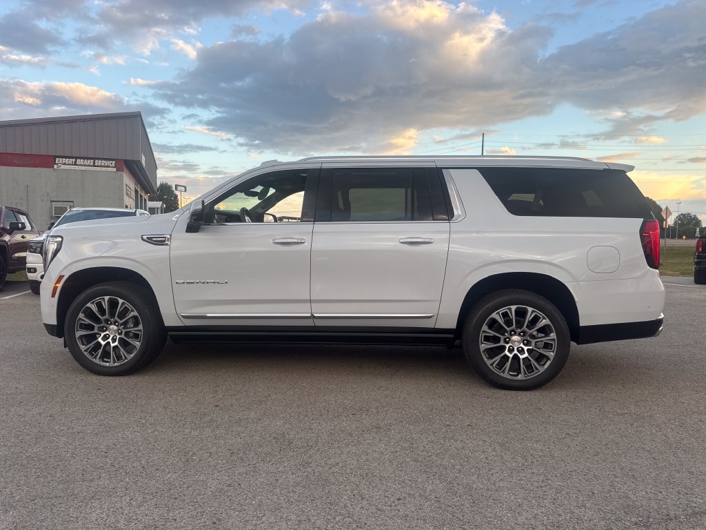 New 2027 GMC Yukon XL Denali w/ Denali Reserve Package AWD/4WD image 3