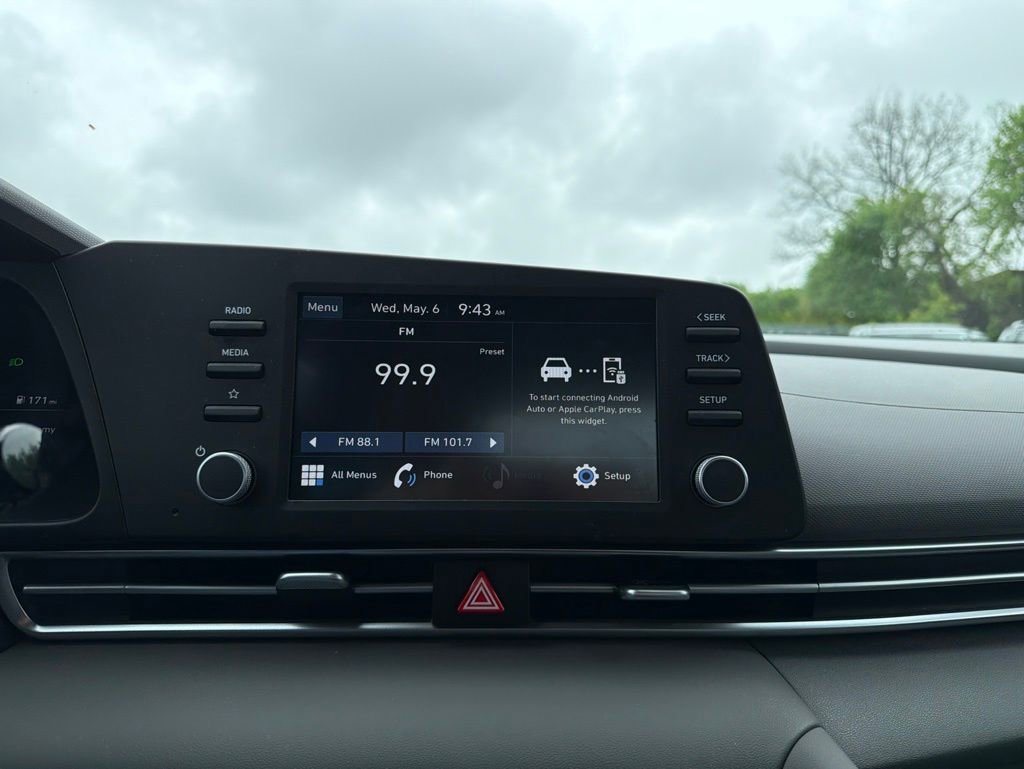 Certified 2023 Hyundai Elantra SE FWD image 18