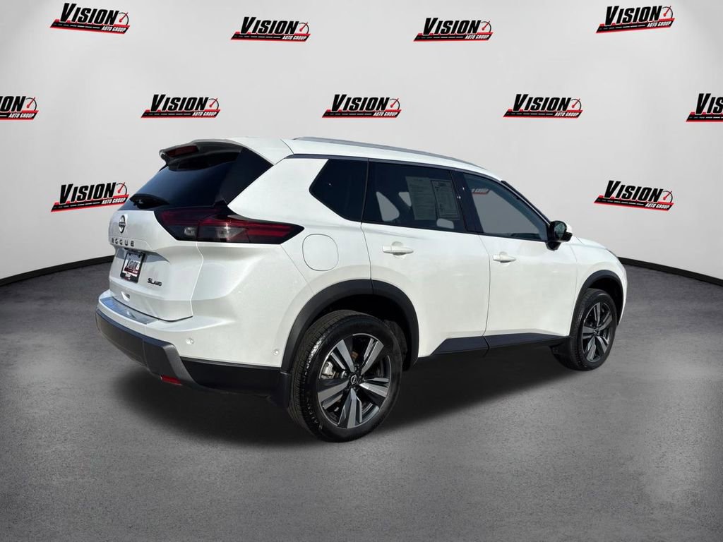 Used 2024 Nissan Rogue SL image 5