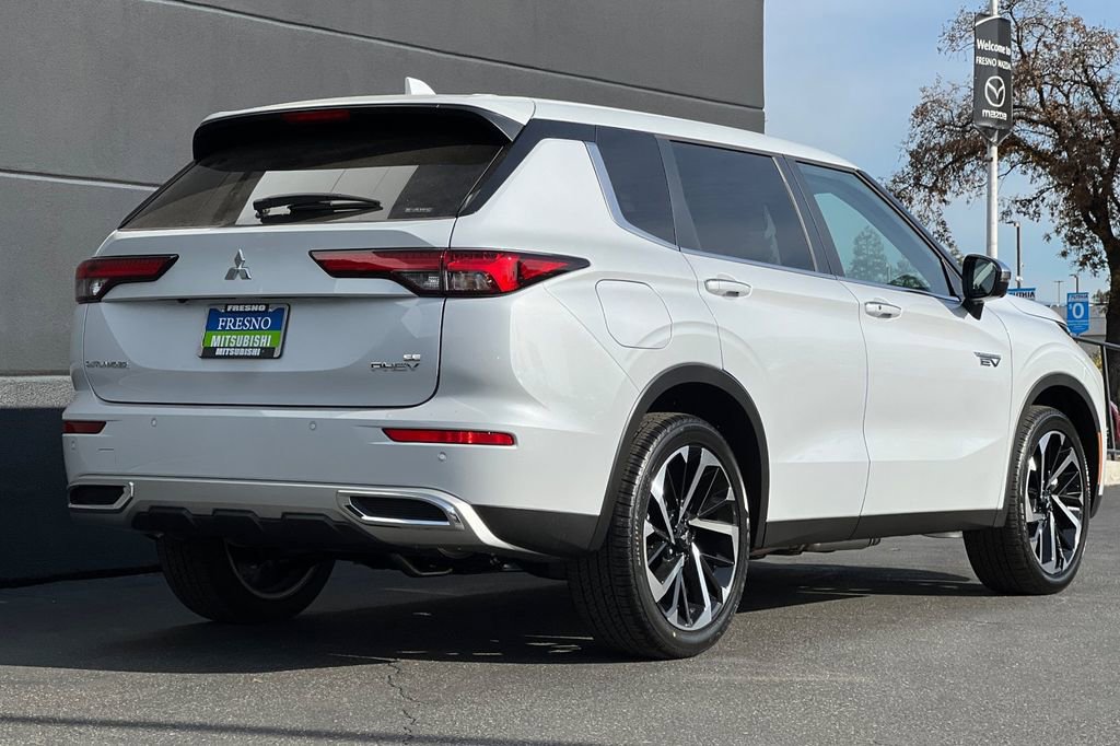 New 2025 Mitsubishi Outlander SE image 5