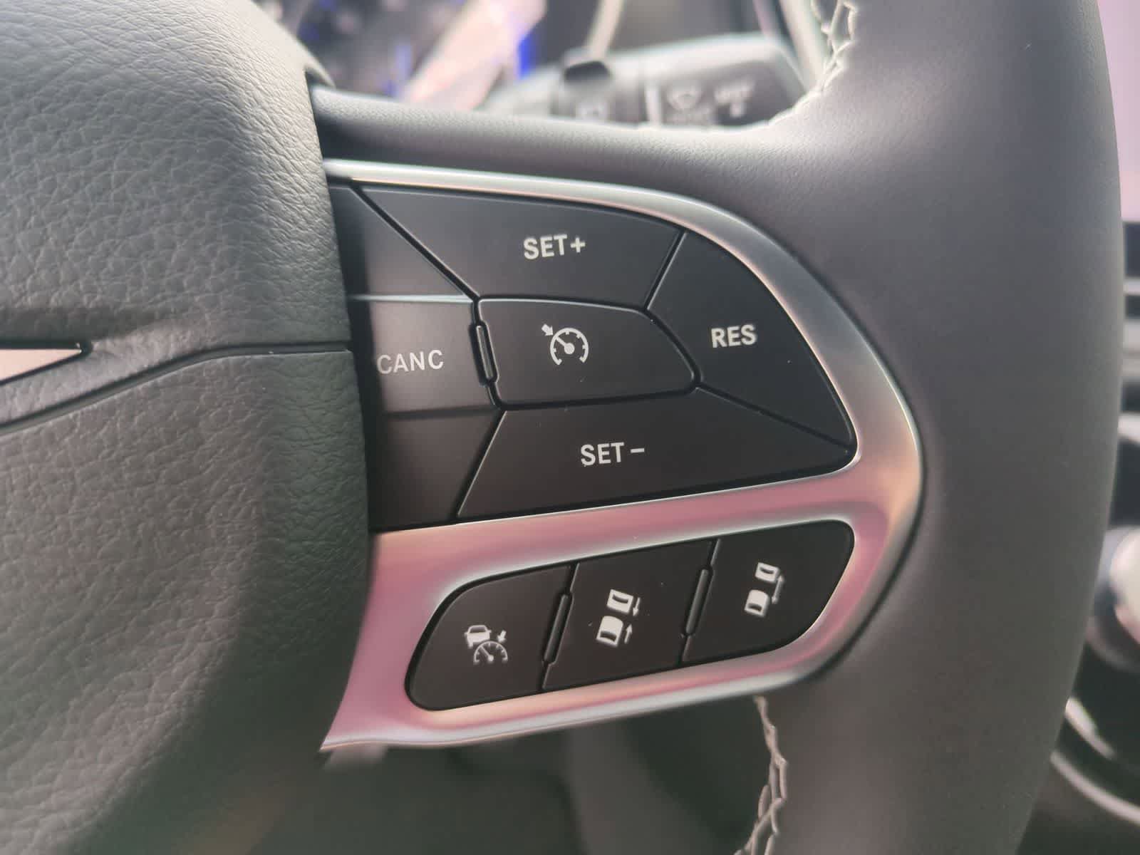 New 2027 Chrysler Pacifica Select FWD image 24