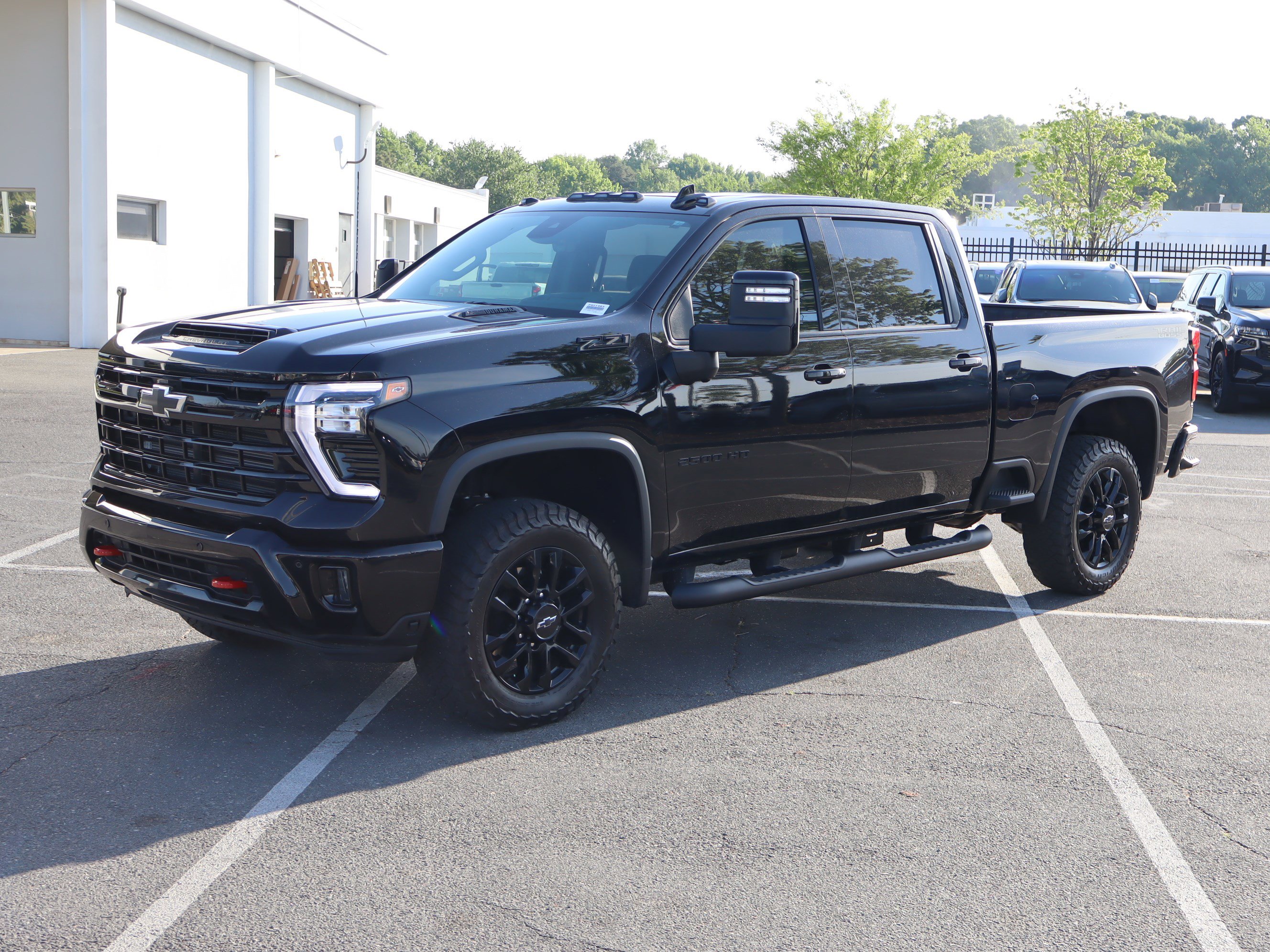 Used 2025 Chevrolet Silverado 2500 LTZ w/ LTZ Plus Package AWD/4WD image 3