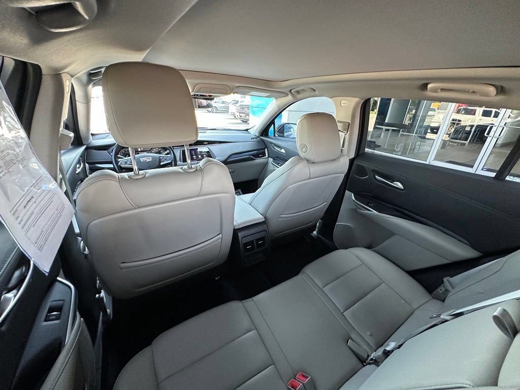 Used 2022 Cadillac XT4 Luxury w/ Cold Weather Package FWD image 21