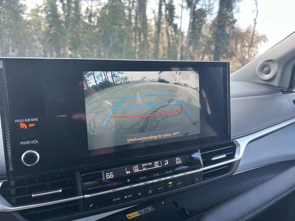 Used 2025 Toyota Sienna XLE w/ XLE Plus Package image 21