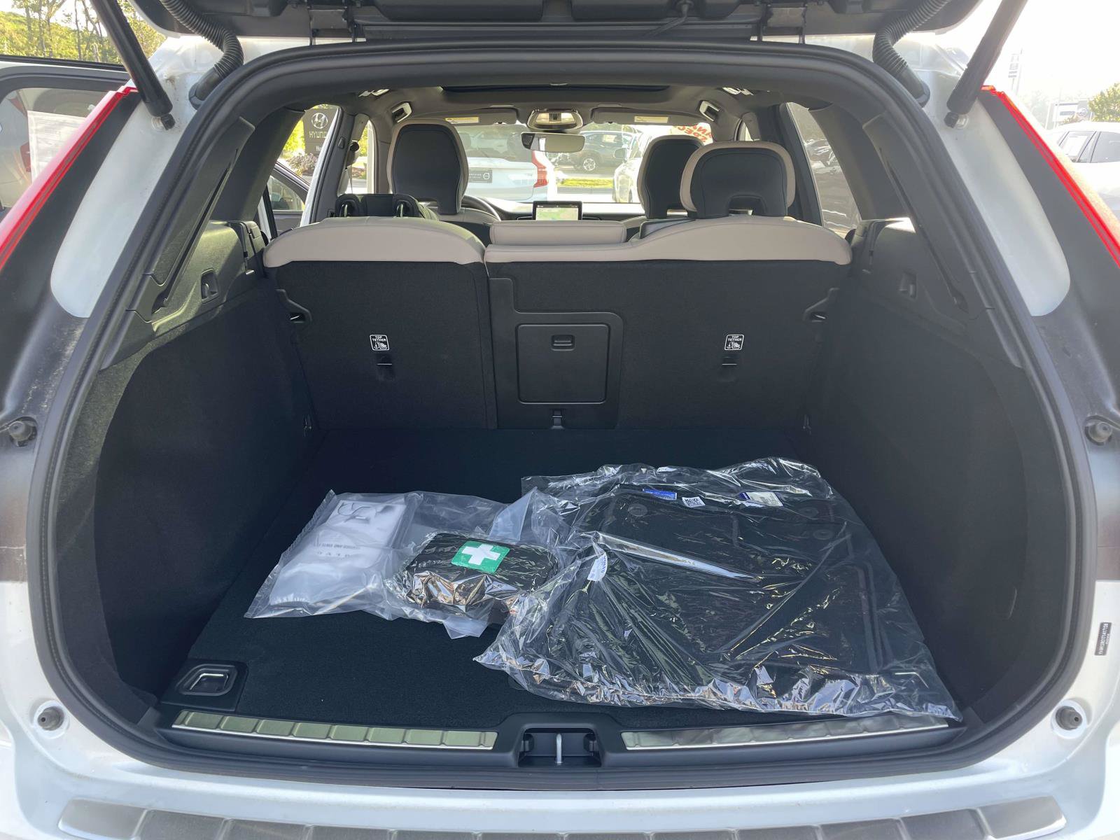 New 2026 Volvo XC60 B5 Plus w/ Protection Package Premier AWD/4WD image 31