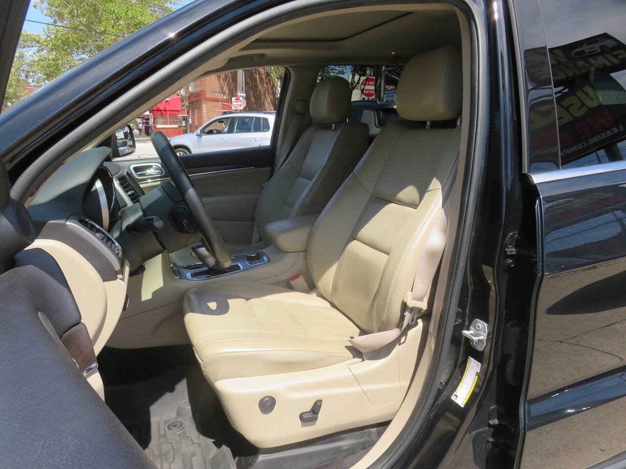 Used 2018 Jeep Grand Cherokee Limited AWD/4WD image 10
