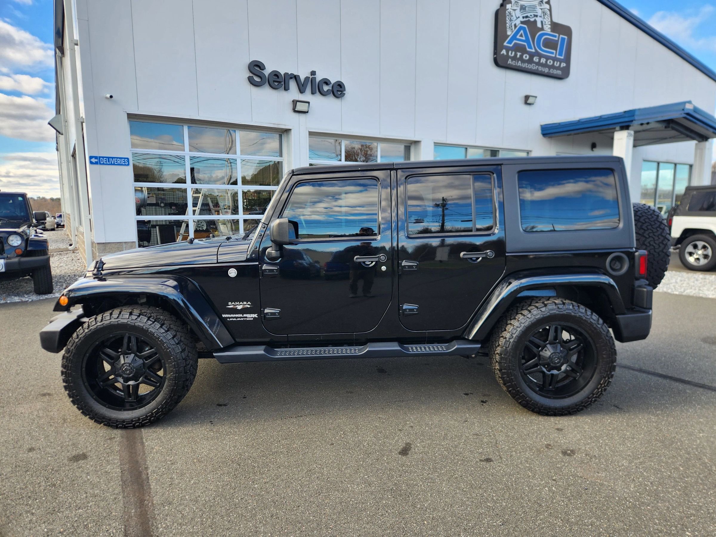 Used 2018 Jeep Wrangler Unlimited Sahara image 8
