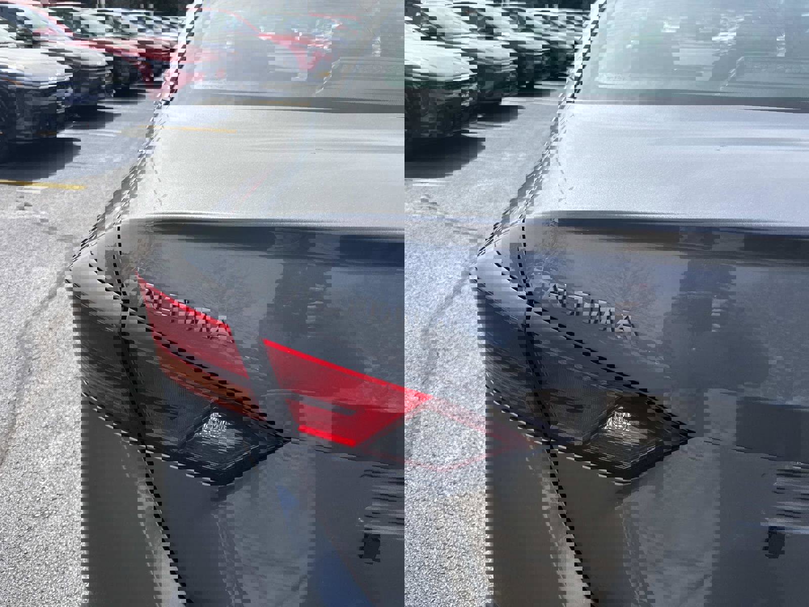 Used 2024 Nissan Altima 2.5 SV image 5